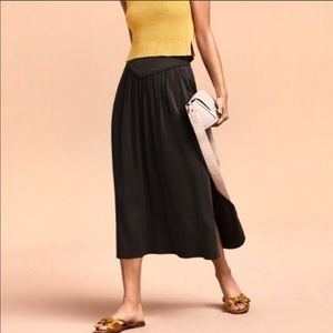 Aritzia Gabrielle skirt xs black